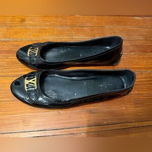 Authentic Louis Vuitton Black Oxford Patent Ballerinas with Gold Detail size 39